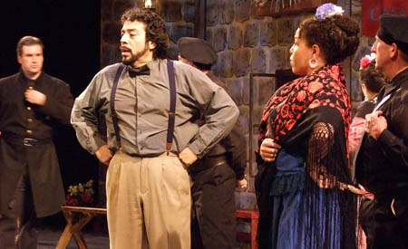 Armando Mora as Julian and Andrea Kiesling as Sena Rita in La verbena de la Paloma