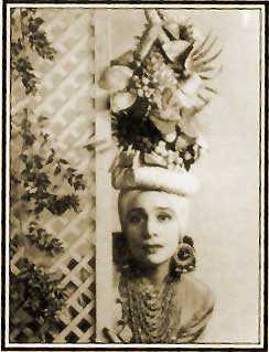 Celia G�mez - and hat - in Gran Revista (Vol.16)