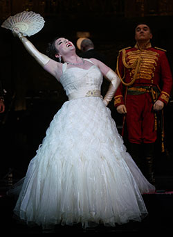 Ruth Iniesta en La viejecita - Teatro de la Zarzuela 2017 (c.) Javier del Real