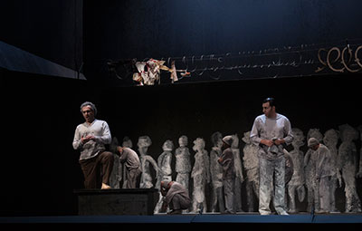 Ivo Stanchev y Lorenzo Moncloa en el acto III de Juan José (Foto: © Fernando Marcos - Teatro de la Zarzuela, 2016)