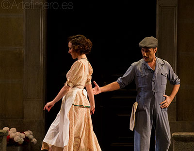 Carmen Romeu y José Julián Frontal en La del manojo de rosas (Teatro de la Zarzuela 2013)  © Artefimero.es
