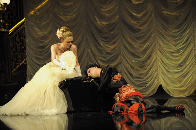 Sonia de Munck y Borja Quiza en el duo de La viejecita (� E. Moreno Esquibel/Teatro Arriaga)